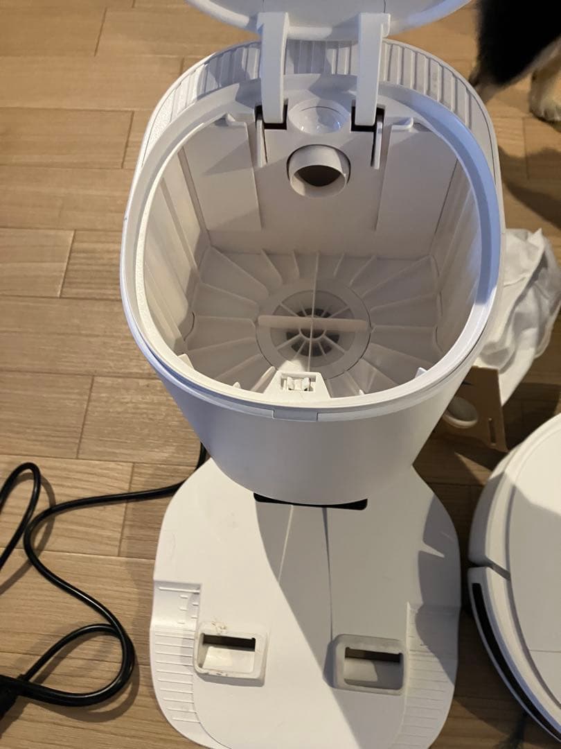 ECOVACS DEEBOTロボット掃除機本体 ホワイト ダストボックス付き