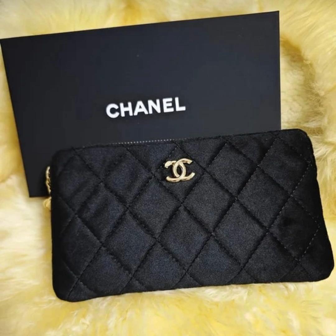 [新品]CHANELシャネル　　　　ベルベット調メイクアップポーチ　　ノベルティ