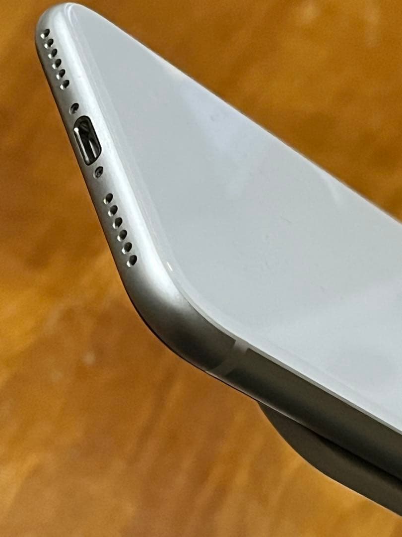 Apple iPhone SE (第2世代) 本体64gb美品