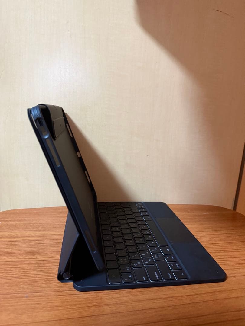 ESR iPad Air 13インチ (2024) マグネットキーボードケース