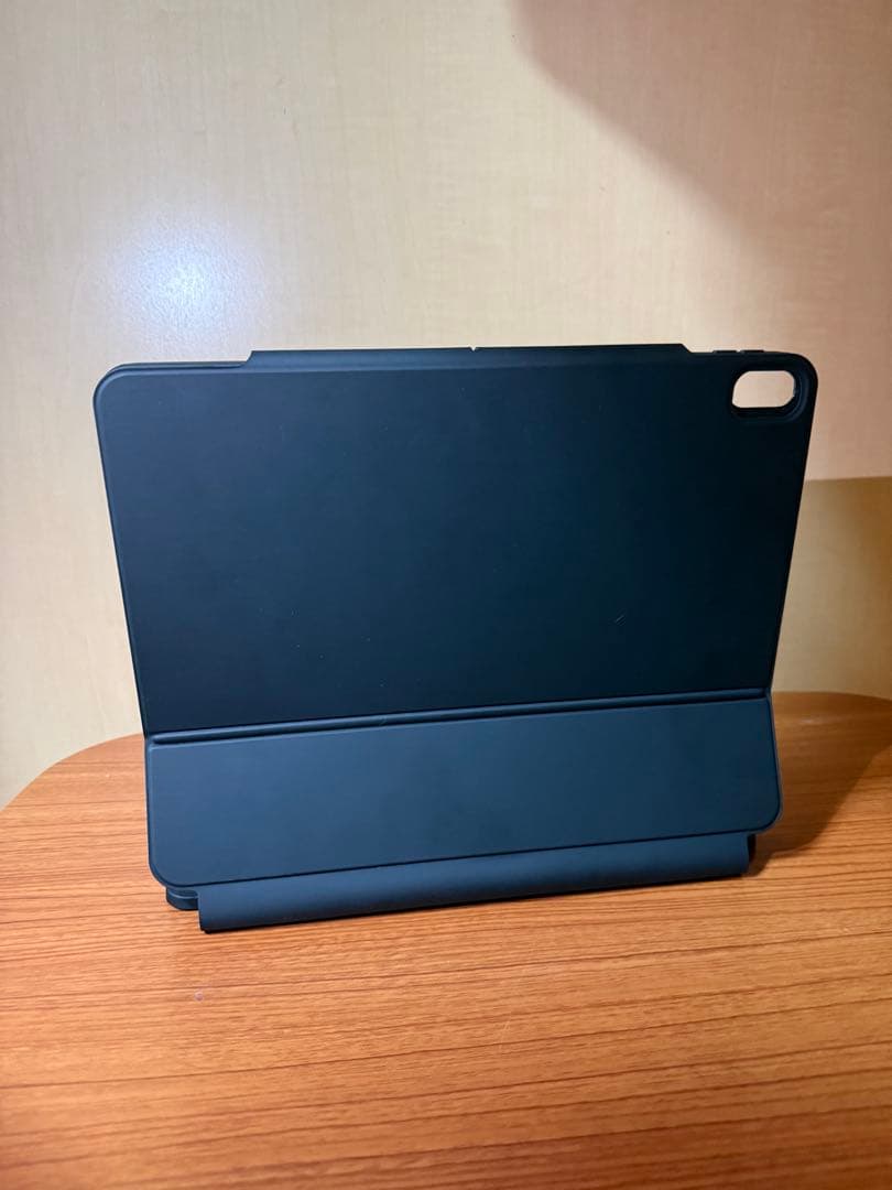 ESR iPad Air 13インチ (2024) マグネットキーボードケース