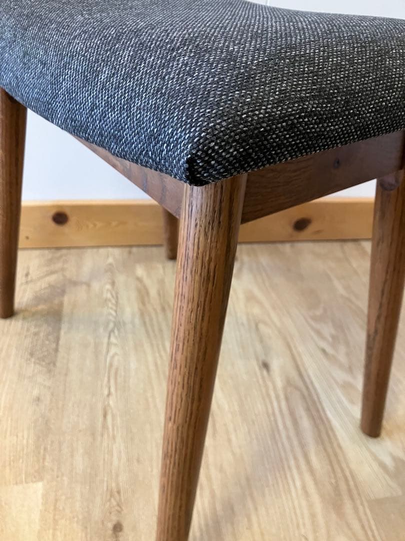 レッドオーク無垢材　スツール　新品　ブラウン色