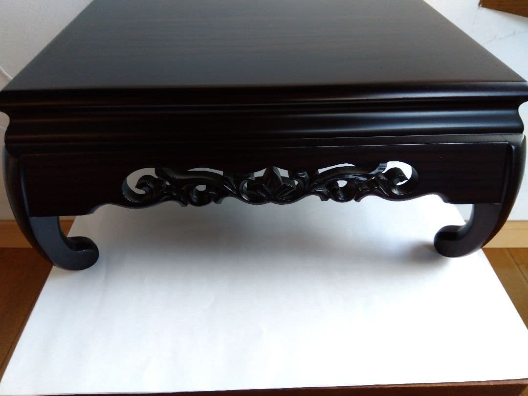 黒色木製花瓶台 彫刻入り