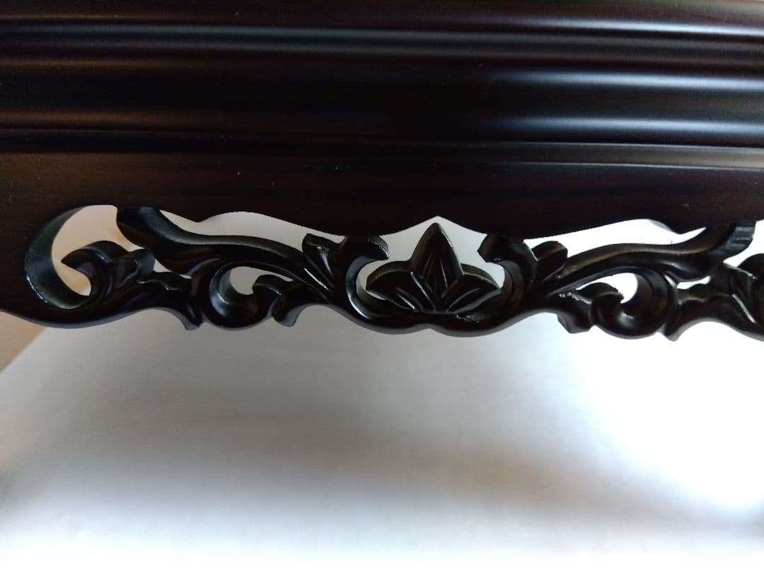 黒色木製花瓶台 彫刻入り