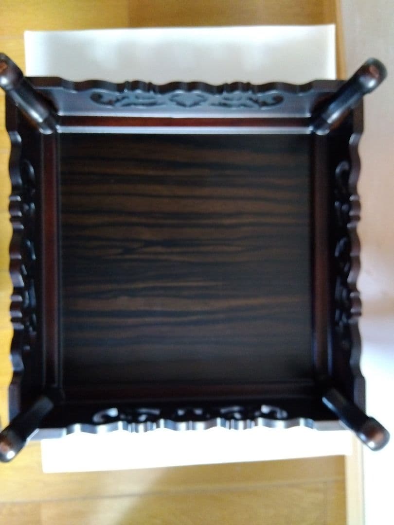 黒色木製花瓶台 彫刻入り