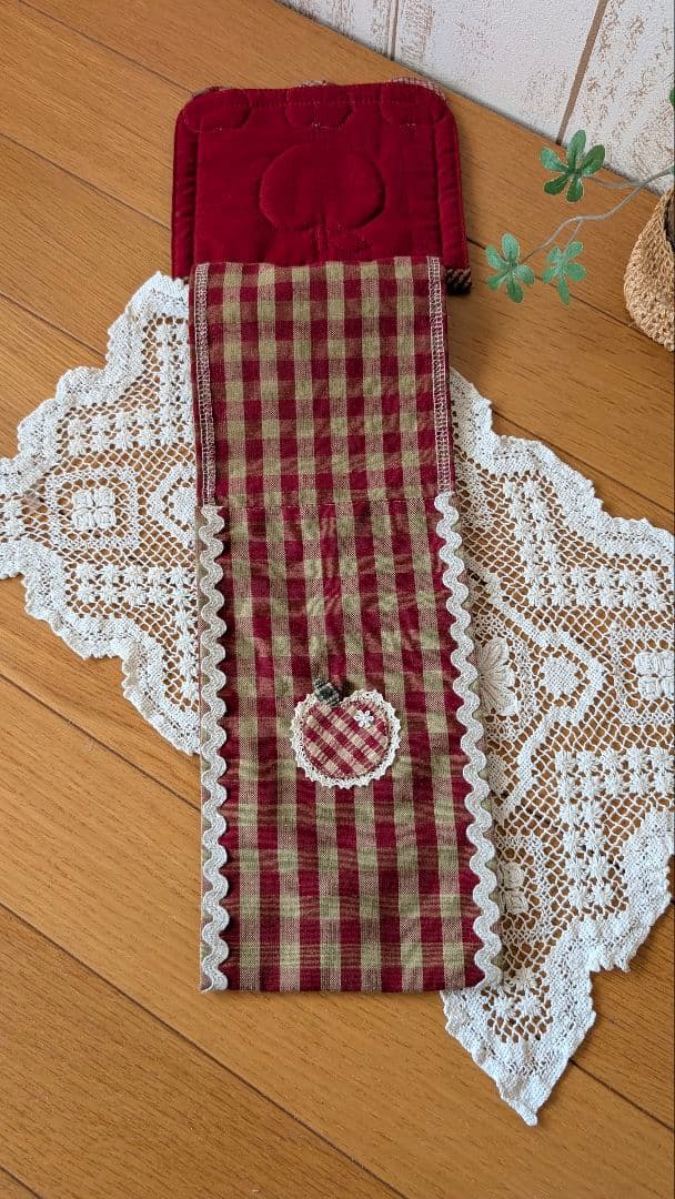 ハンドメイド ⁺.トイレマットとペーパーホルダーセット❤赤❤