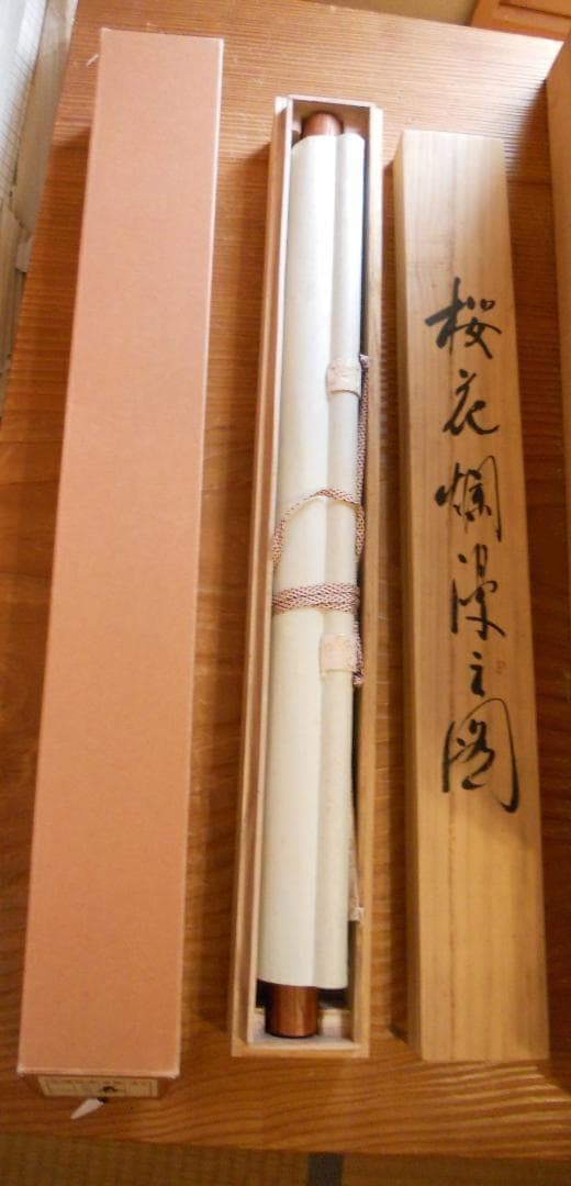 掛け軸 松泉 作『 桜花爛漫之図 』 絹本 希少 軸装 茶道具 掛軸 美品 です