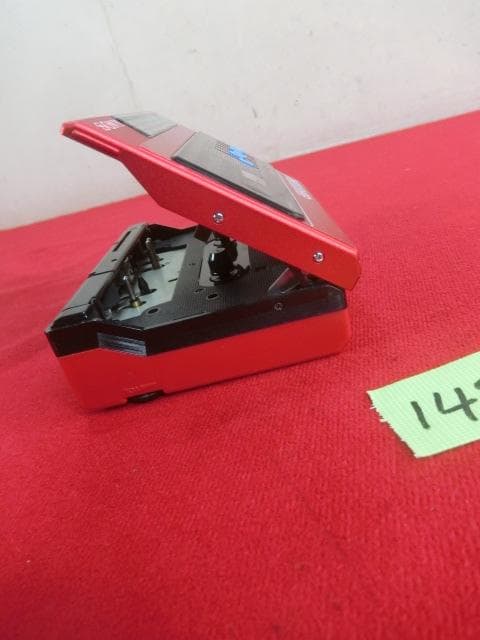 142：SONY　WM-F60　ソニー　カセットウォークマン　ジャンク