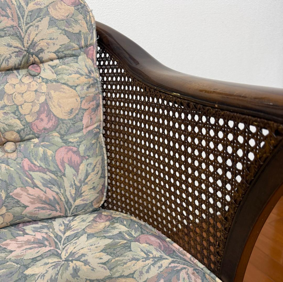 カリモク家具コロニアルシリーズのアームチェア（肘掛椅子）１脚（Ａ）