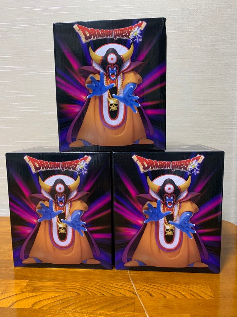 ドラゴンクエスト　ゾーマフィギュア３体　雑貨４個 計7個セット