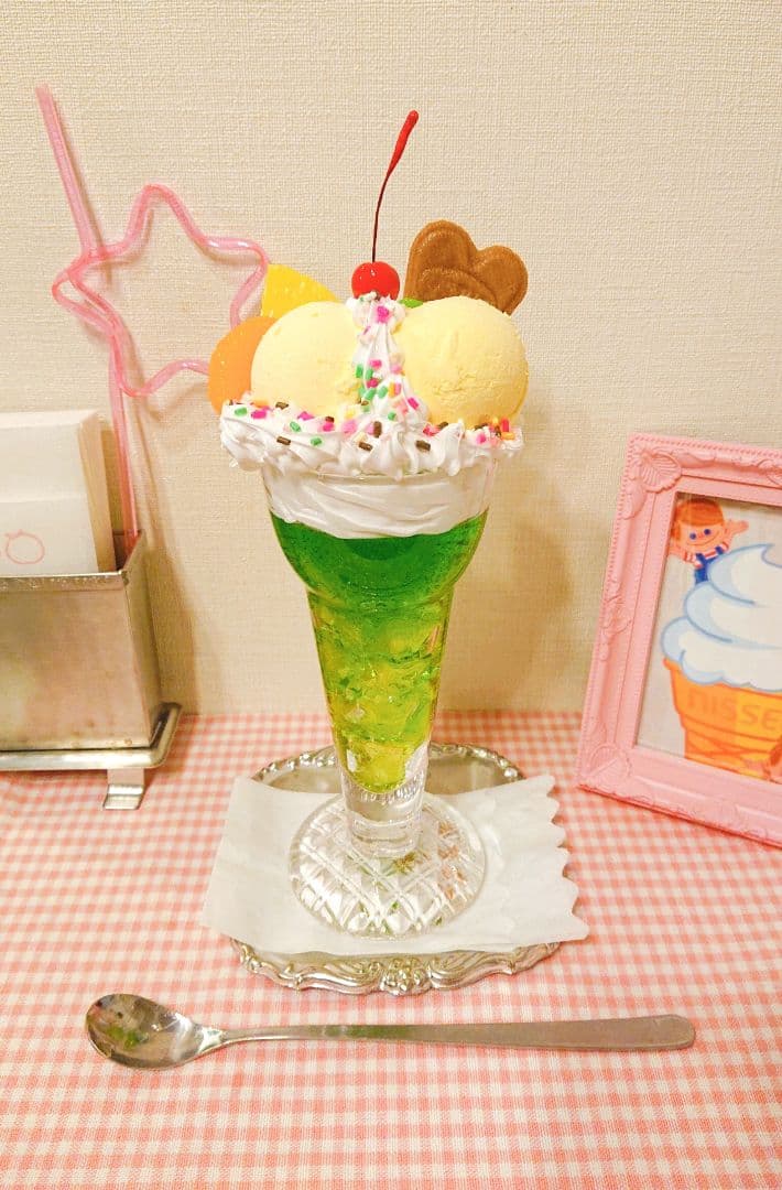 昭和レトロ 純喫茶の大きいクリームソーダパフェ 食品サンプルフェイクスイーツ