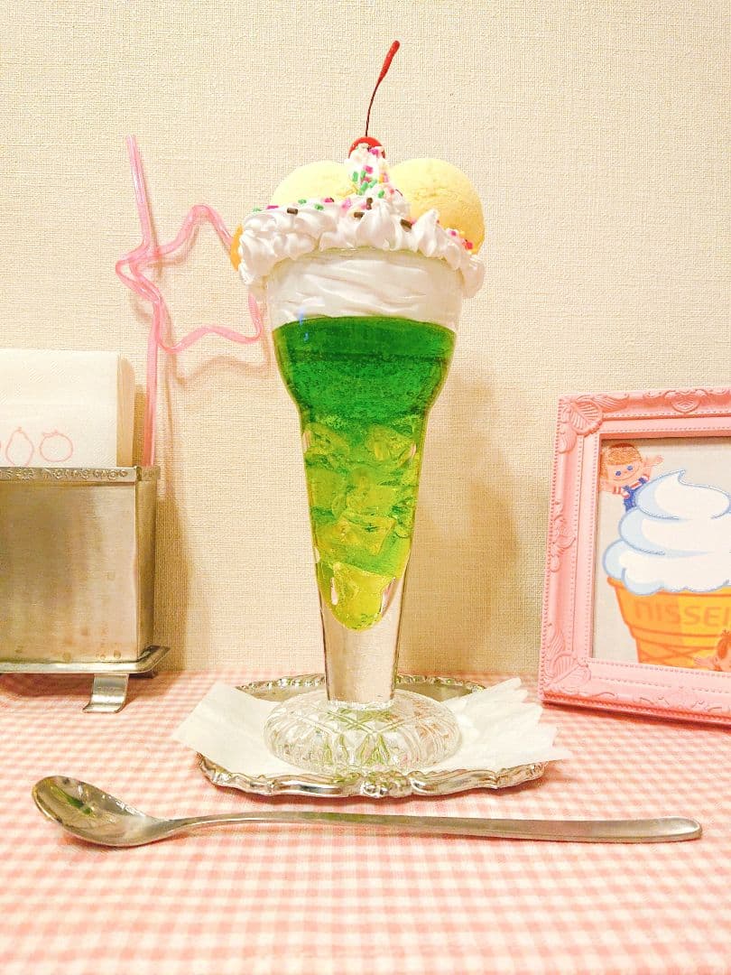昭和レトロ 純喫茶の大きいクリームソーダパフェ 食品サンプルフェイクスイーツ