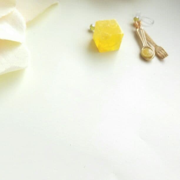 売れました　爽やかレモンイヤリング　レジン