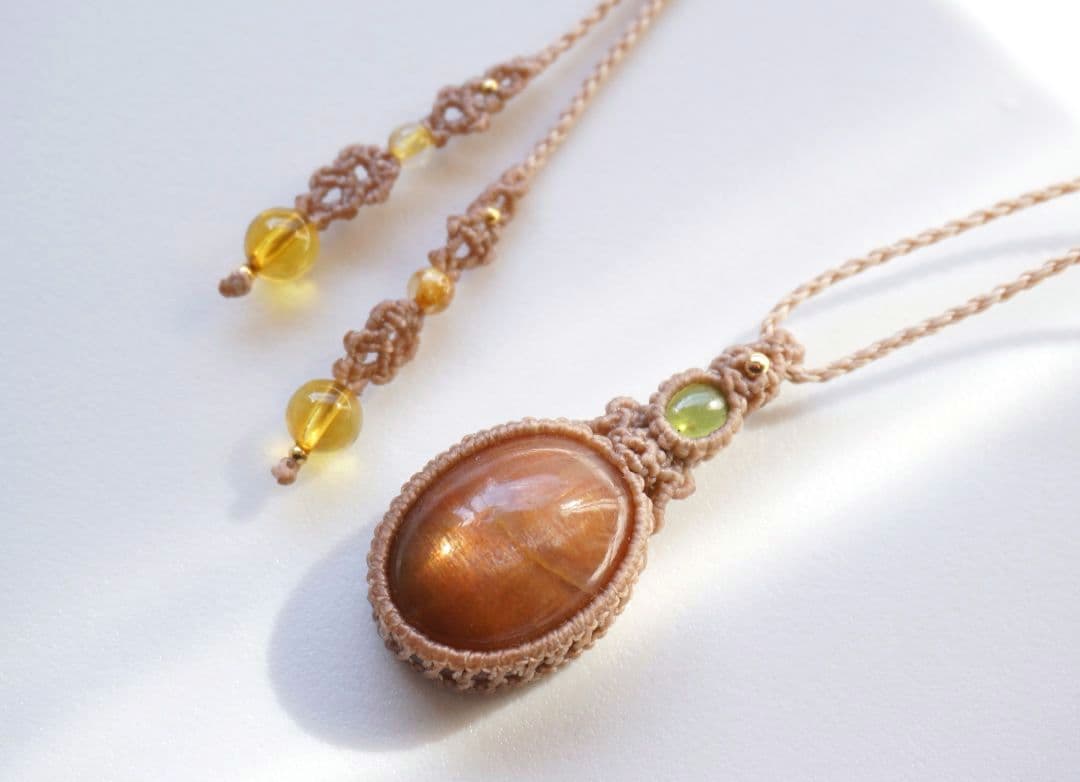 大粒サンストーン　ペリドット　太陽の　マクラメ　ネックレス