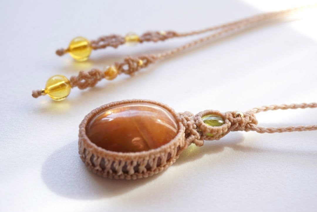 大粒サンストーン　ペリドット　太陽の　マクラメ　ネックレス