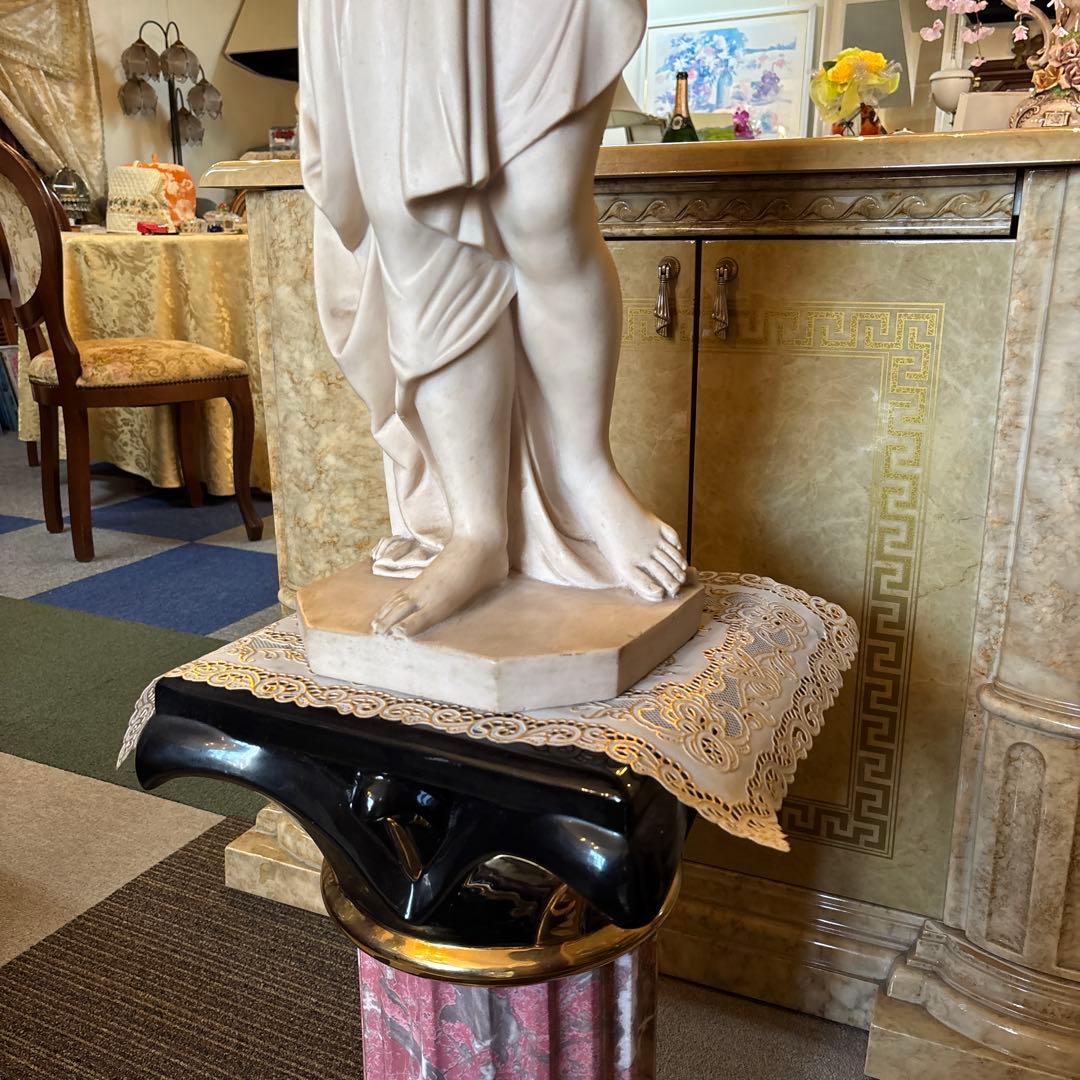 大理石　湯浴みするビーナス像