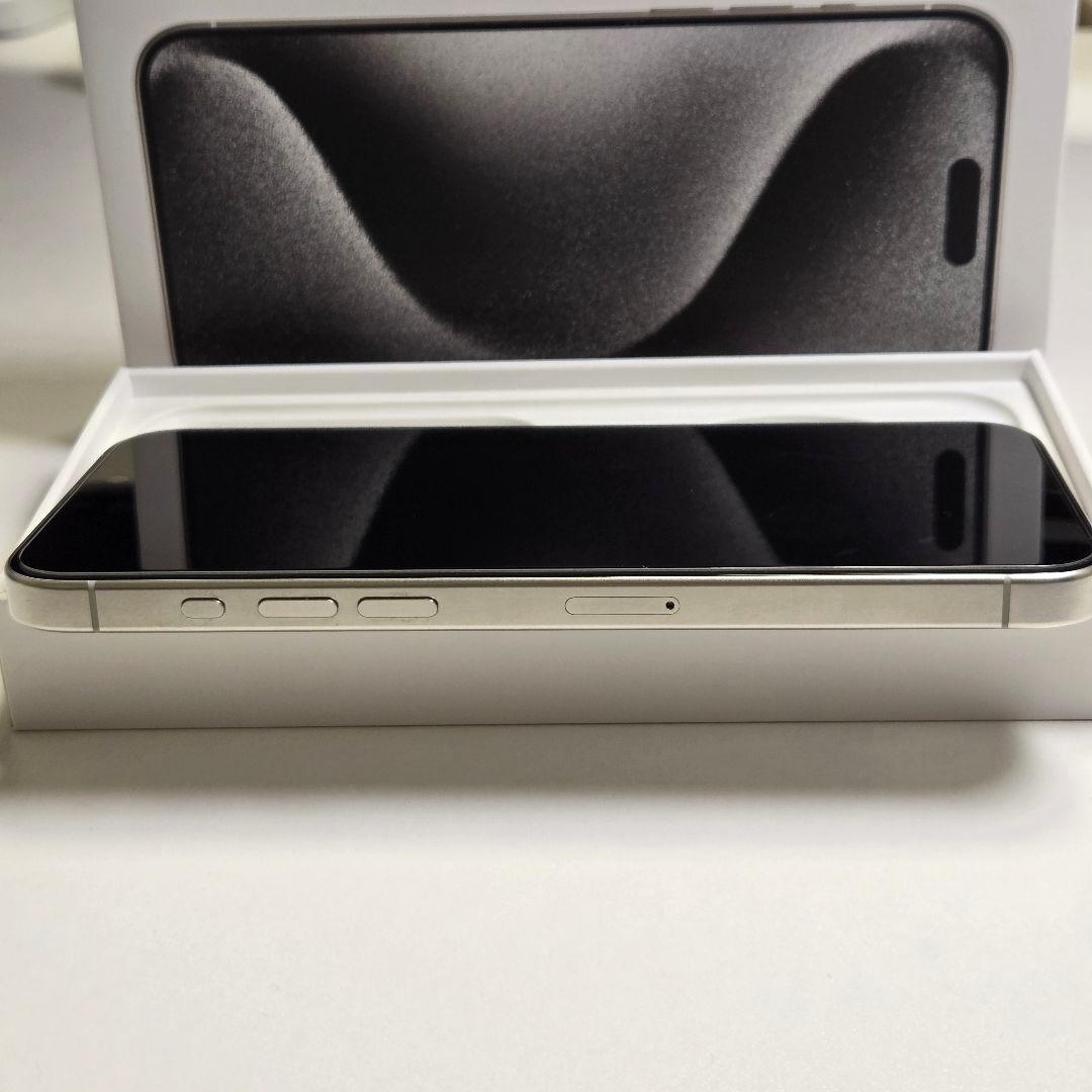 美品 iPhone 15 Pro max 256GB ホワイトチタニウム