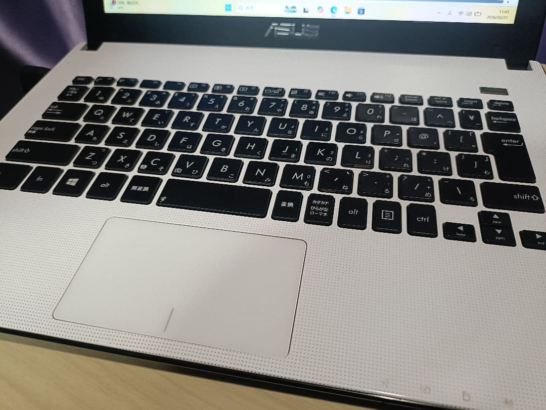 ASUS x301A ホワイト