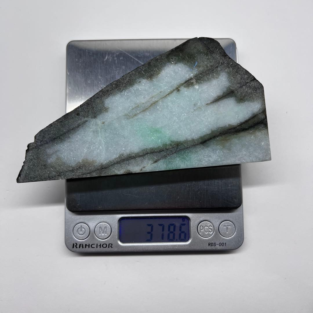【大幅値下】翡翠　378g 翡翠原石　鉱物標本