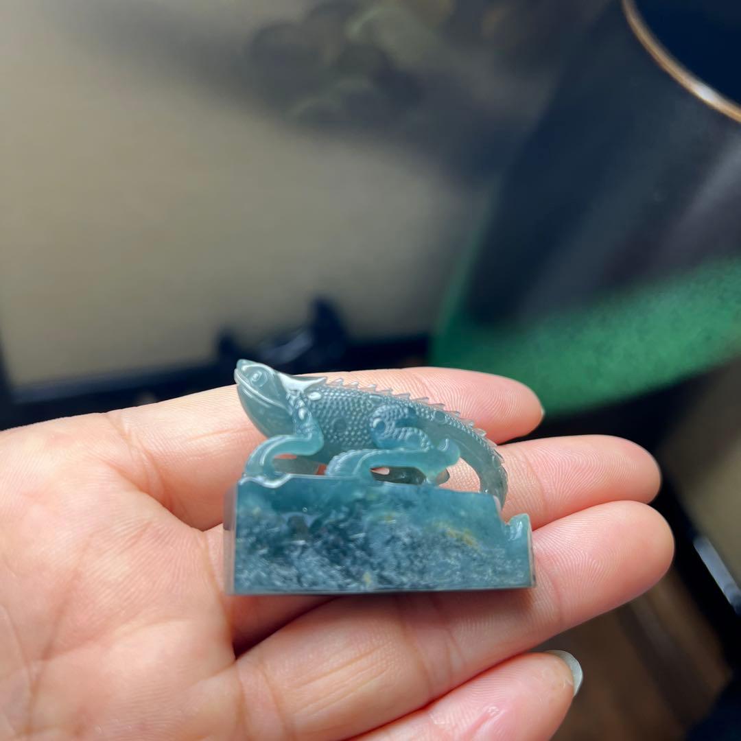 本翡翠　開運原石刻み希望蜥蜴、トカゲ