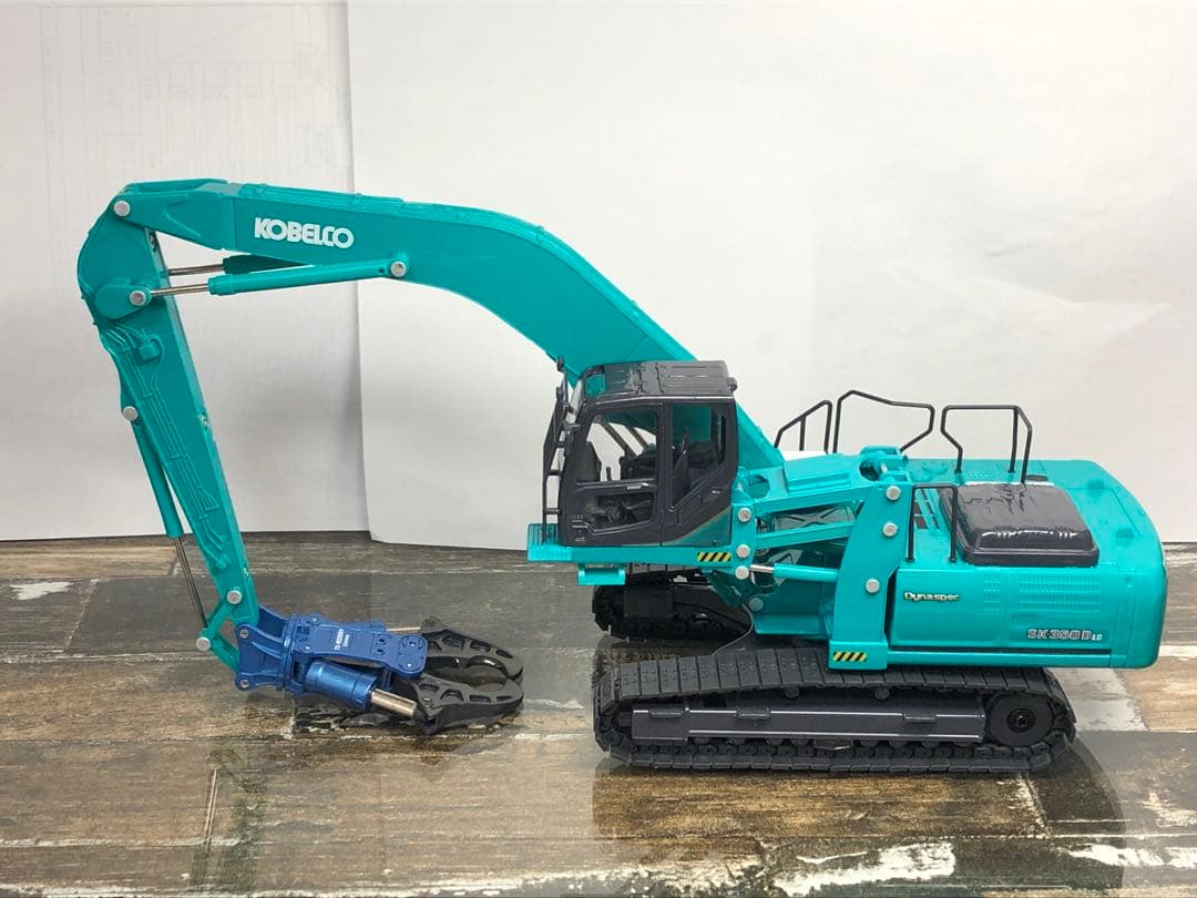 KOBELCO コベルコ　オカダアイヨン　ミニカー カスタム　ショベル