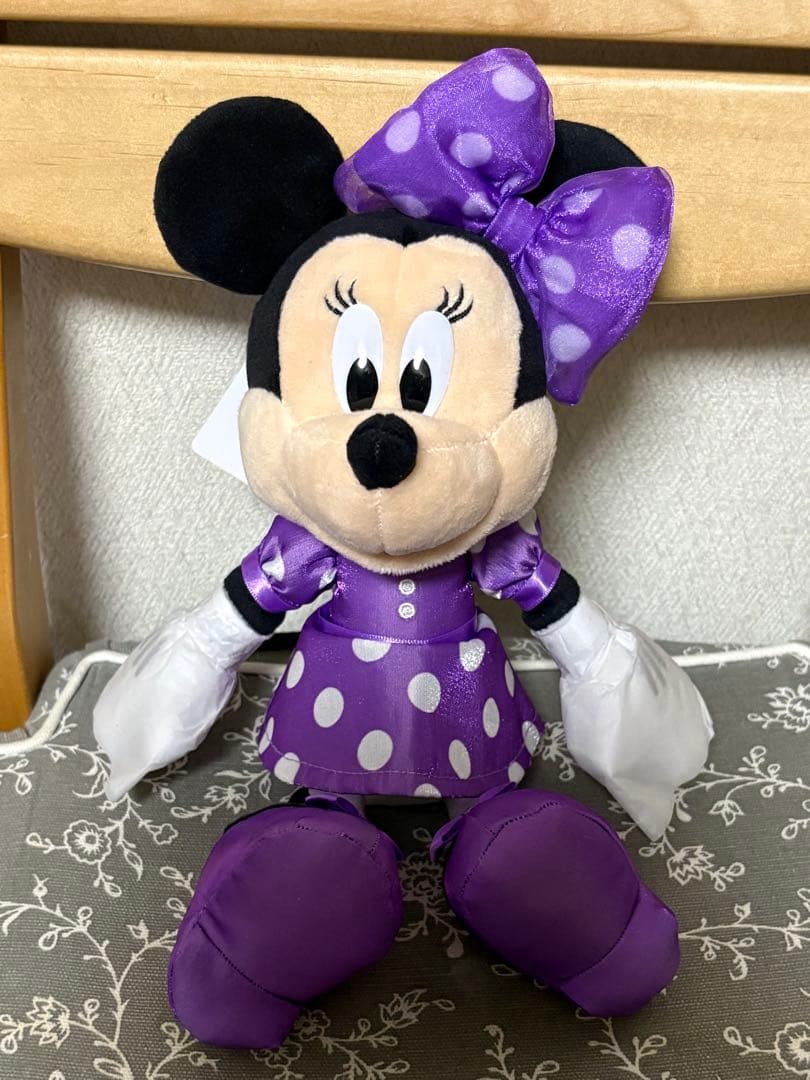 【ミニーの日】ミニー ぬいぐるみチャーム 紫 新品タグ付き　匿名配送