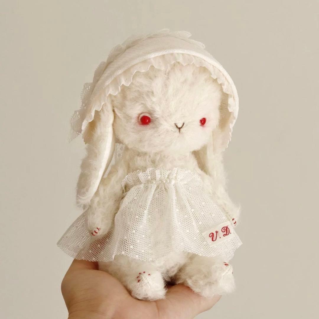 赤いお目目の白兎 アーティストベア 海外作家様 ハンドメイド テディバニー