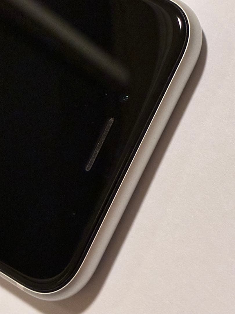 @*る様 Apple iPhone SE ホワイト　第二世代　箱付き