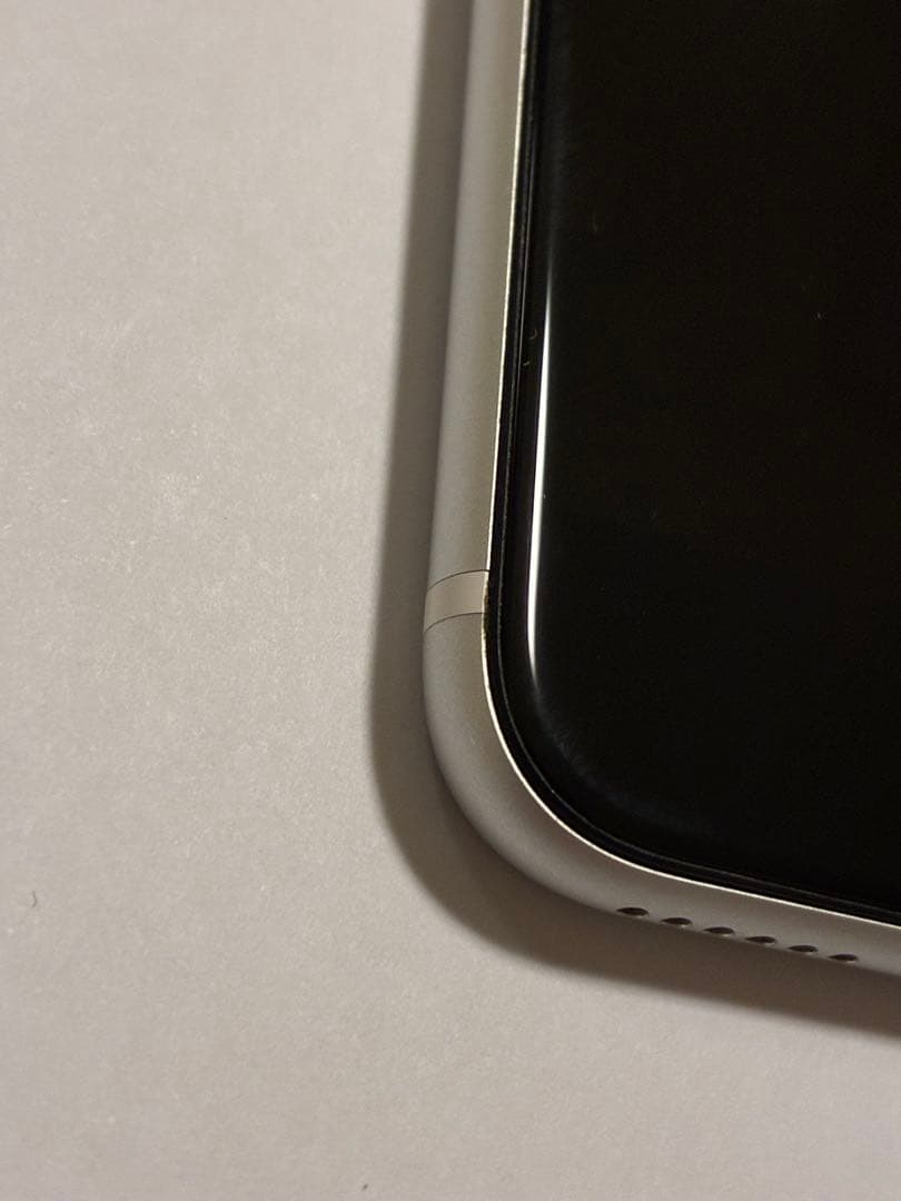 @*る様 Apple iPhone SE ホワイト　第二世代　箱付き