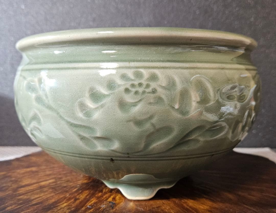 現代作家作　菊花文刻　青瓷　青磁　大香炉　花入れ　花器　口径約19.5cm　灰付