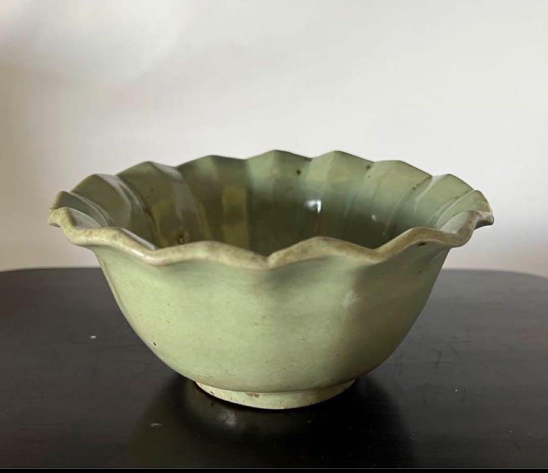 中国　古美術•宋時代龍泉窯葵花口器瓷器