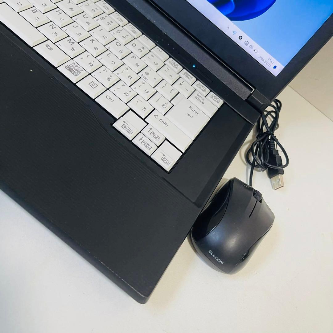 T4 FujitsuノートパソコンSSD第7世代 Windows11オフィス付き