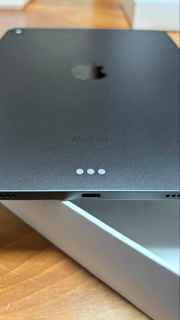 【中古美品】iPad Air (第5世代) Wi-Fi 64GBスペースグレー
