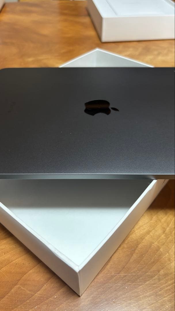 【中古美品】iPad Air (第5世代) Wi-Fi 64GBスペースグレー