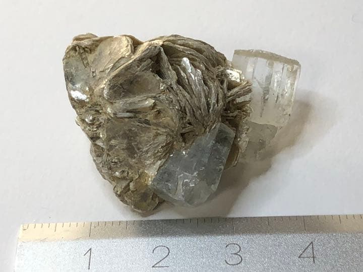 BE373アクアマリン原石80.55☆鉱物標本