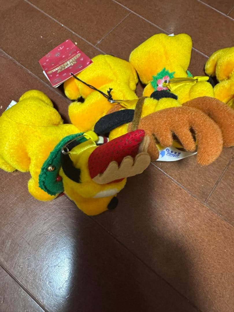 プルート ディズニーストア ぬいぐるみ キホルダ　18個セット