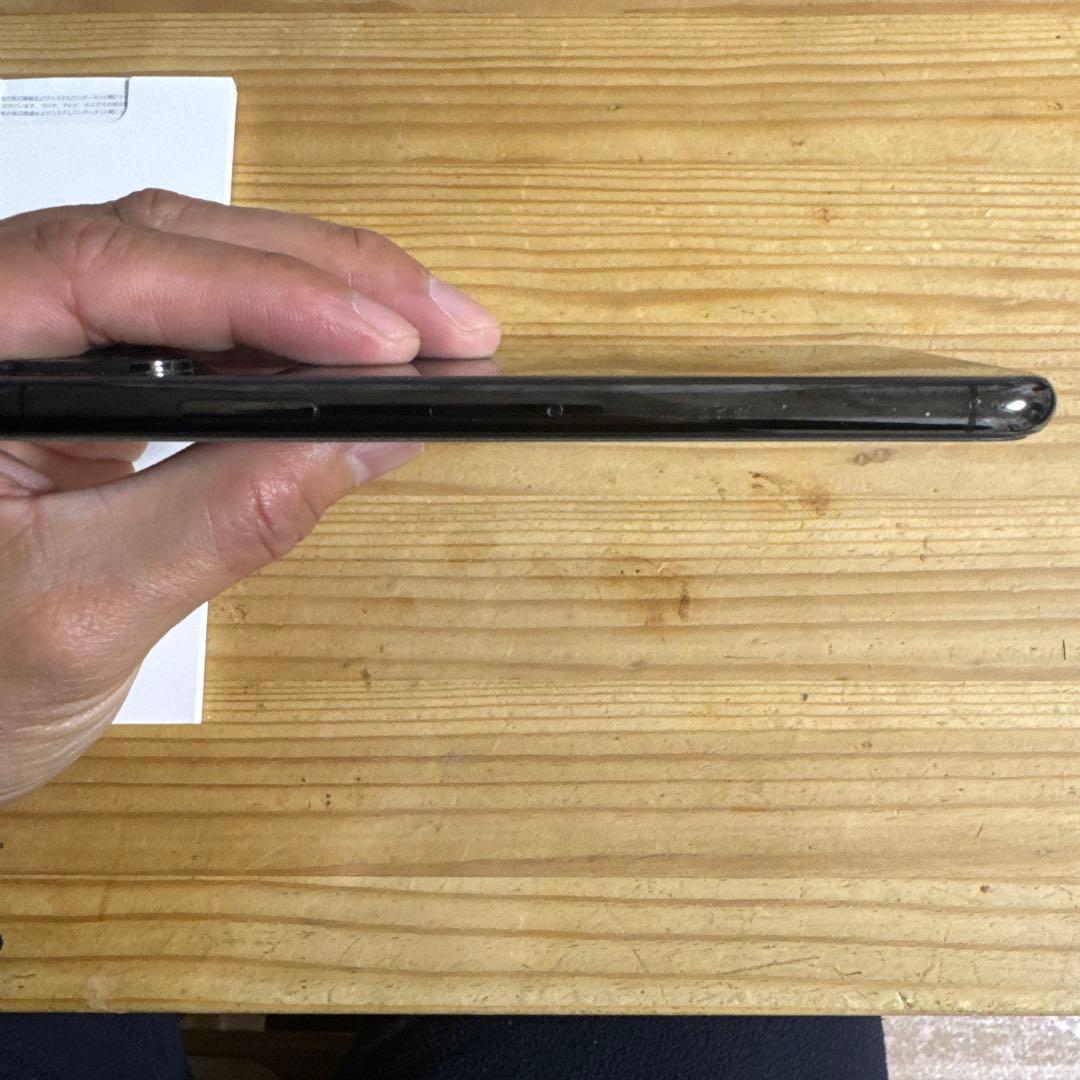 iPhone XS 本体　64GB