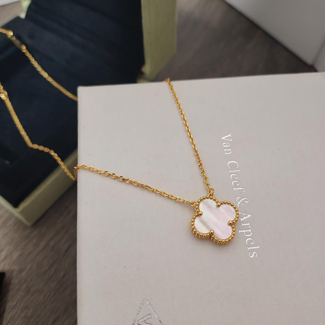 クローバー ネックレス