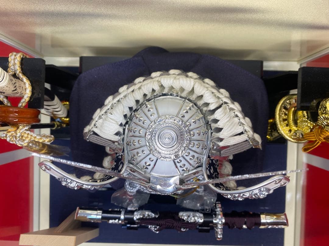 東京久月　五月人形　シルバー兜飾り　白塗りガラスケース入