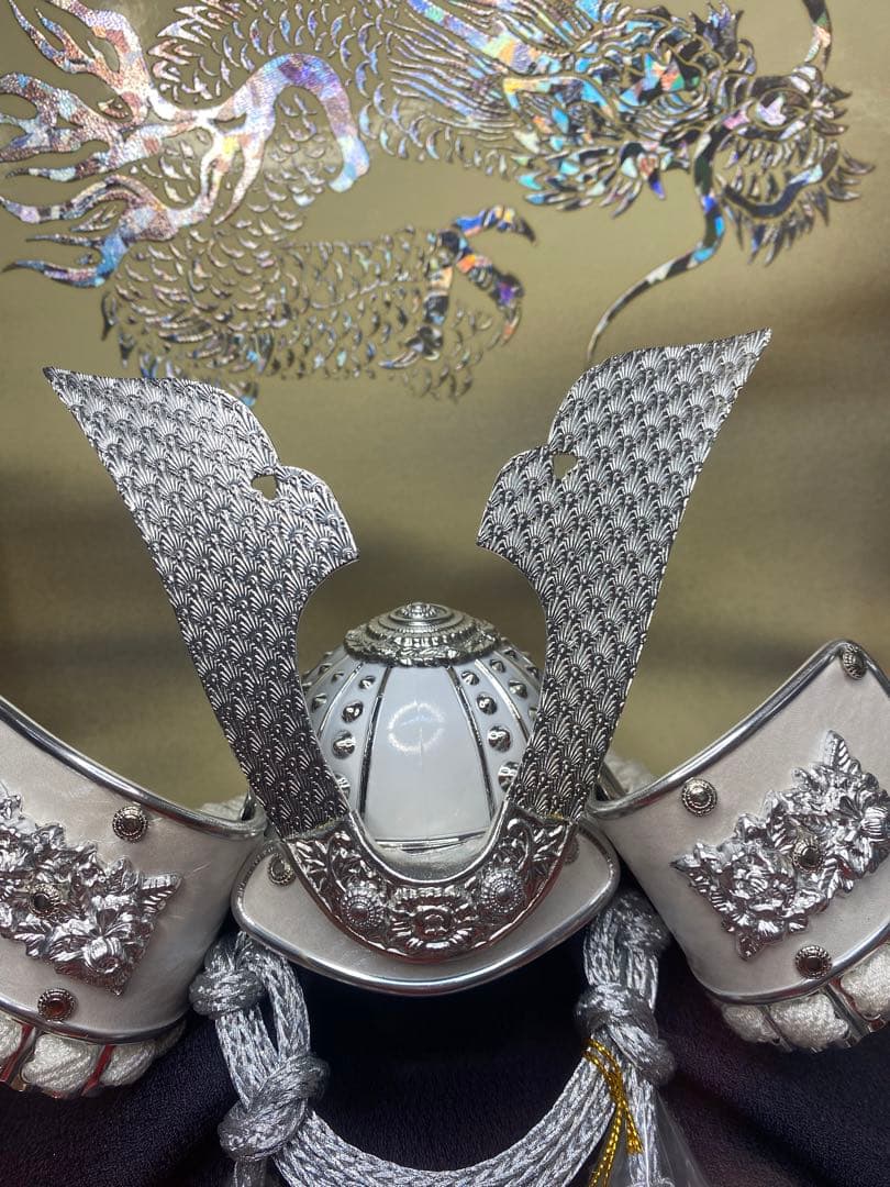 東京久月　五月人形　シルバー兜飾り　白塗りガラスケース入