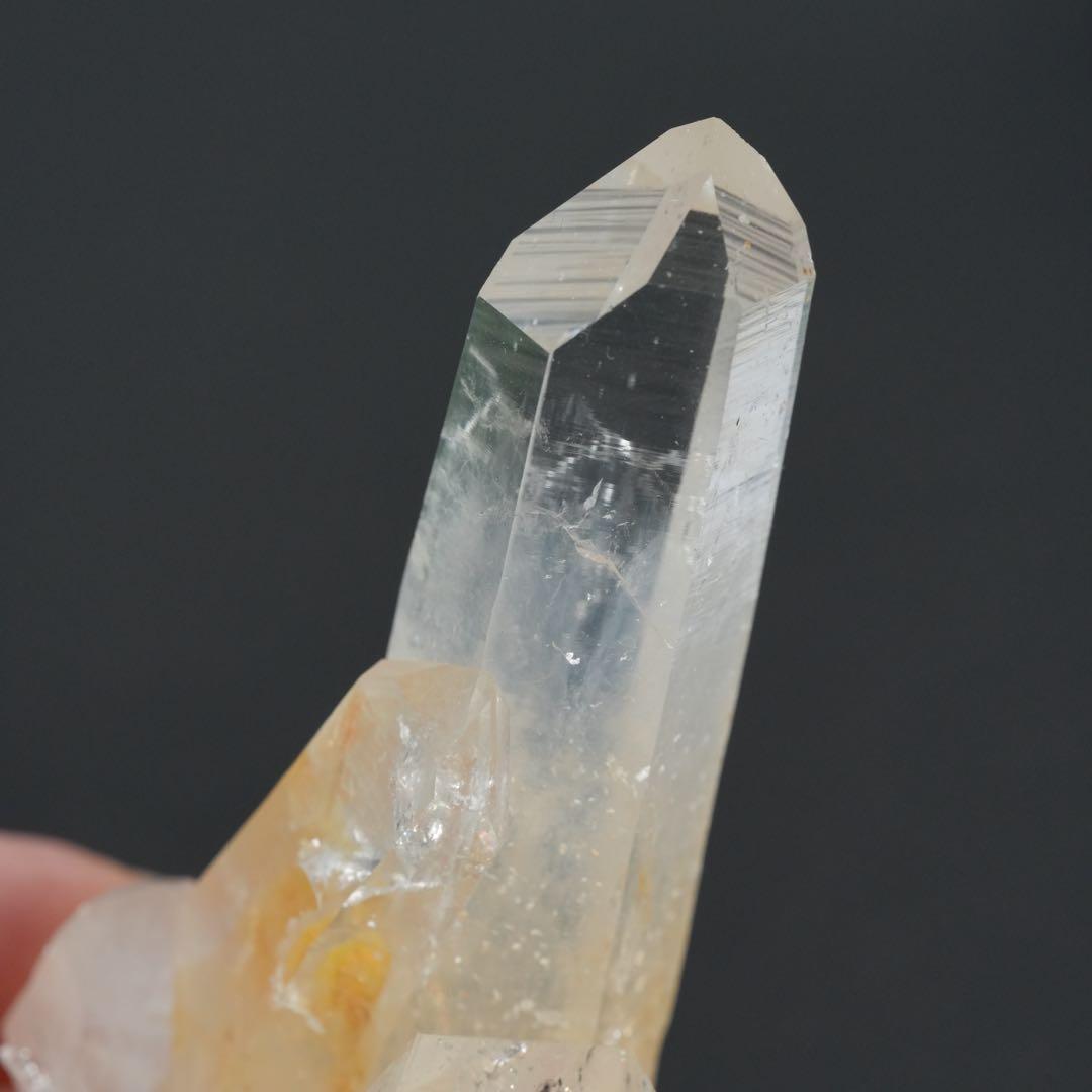 【ライトで照らすと淡いブルーカラー】チタニウム水晶 コロンビア産