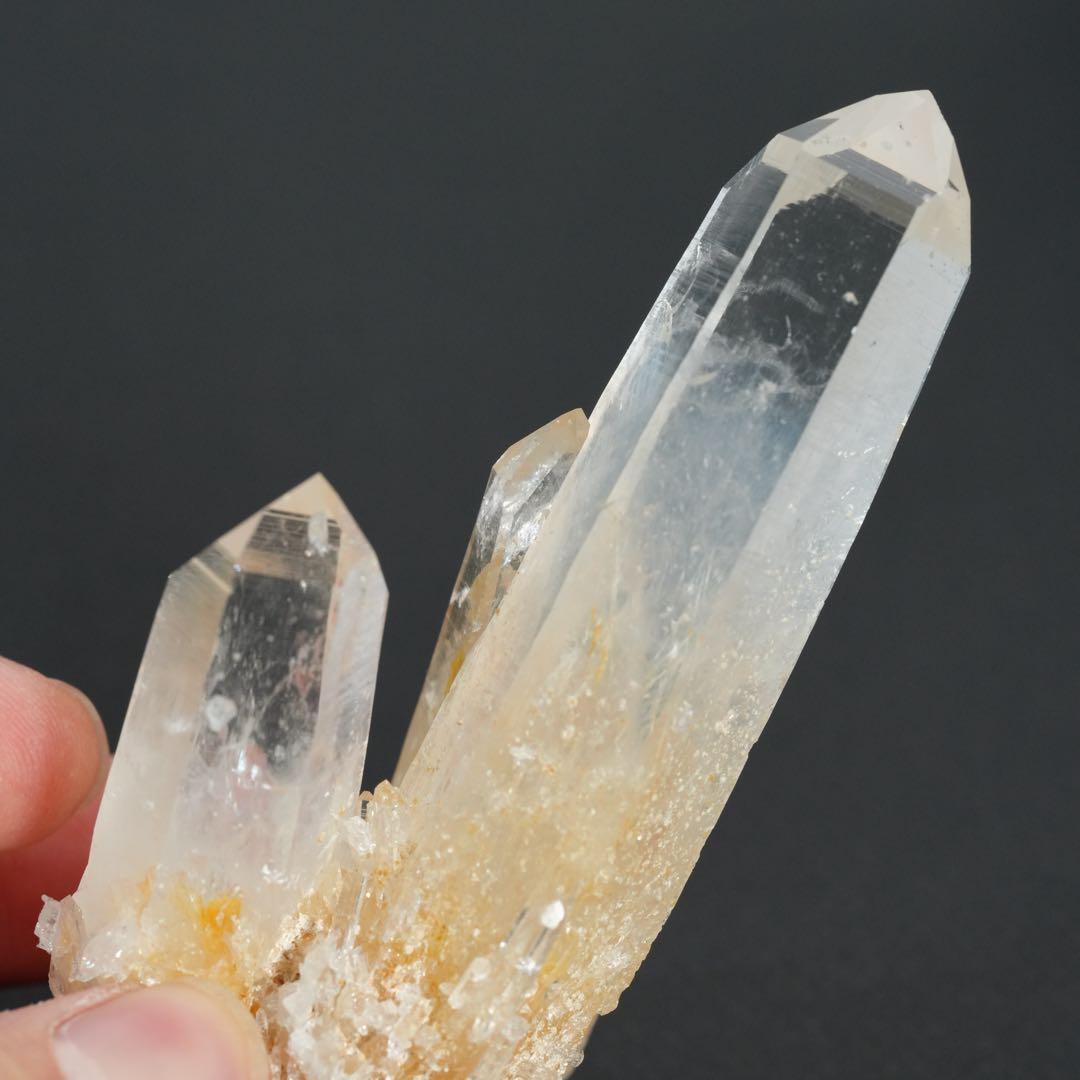 【ライトで照らすと淡いブルーカラー】チタニウム水晶 コロンビア産
