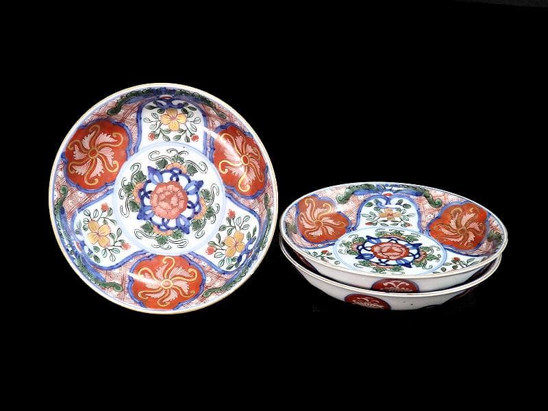 大聖寺伊万里　金襴手　花に菊花四方襷紋の図　４寸皿　３枚　B207-CHc