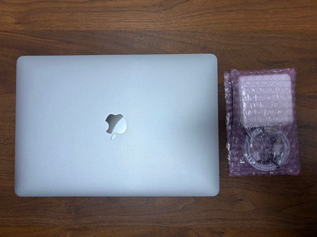 ほぼ未使用❗️MacBook Pro 2022 M2チップ 16GB&512GB