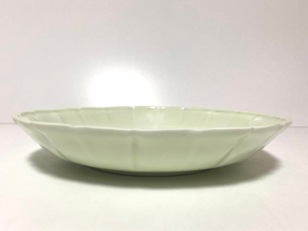 人間国宝　井上萬二　本人作　唐草図　青磁　飾り皿　直径32㎝　大皿