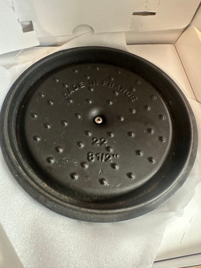 コ*る様 STAUB 22センチ