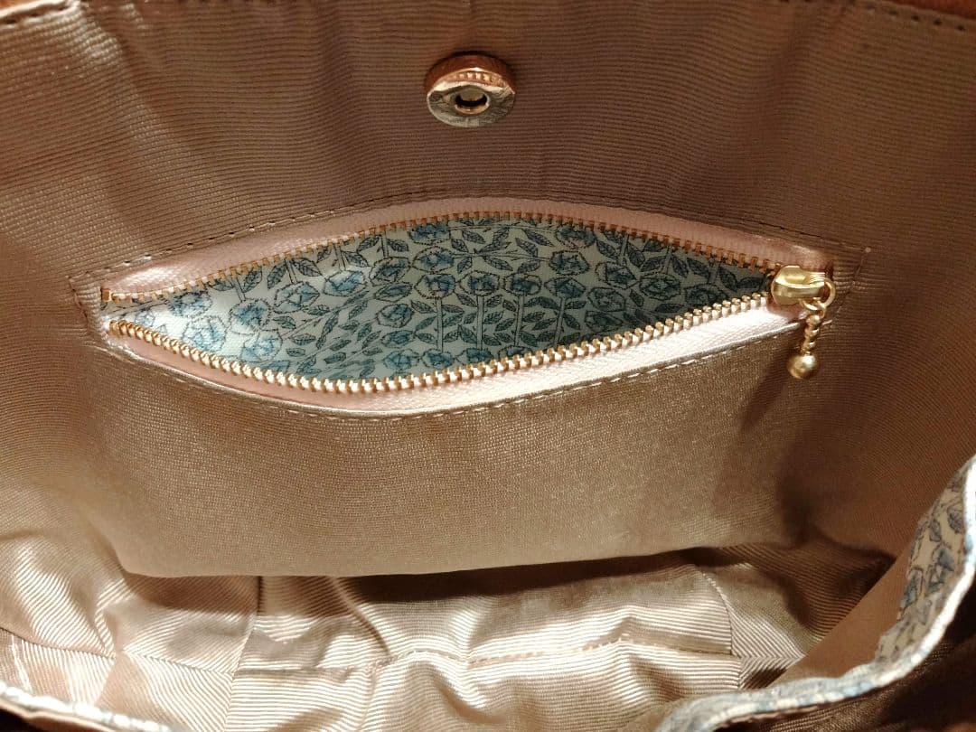 『2つの柄が楽しめる丸みを帯びた2way バッグ』ミナペルホネン