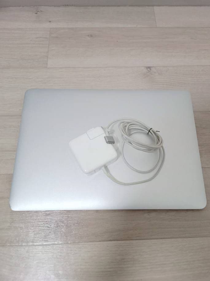 【バッテリー新品】MacBook Air 13インチ