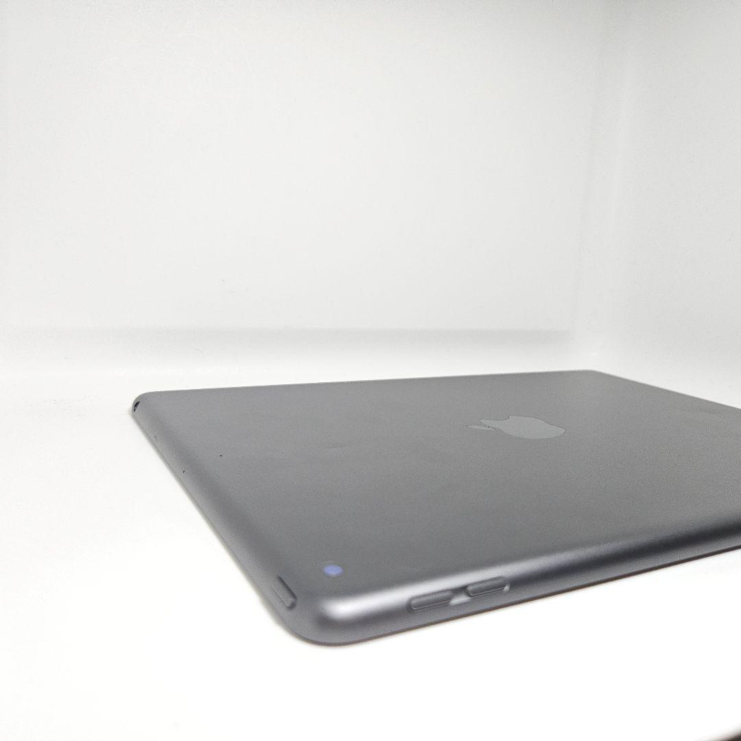 準美品 iPad 第8世代 32GB Wi-Fiモデル MYLC2J/A 本体