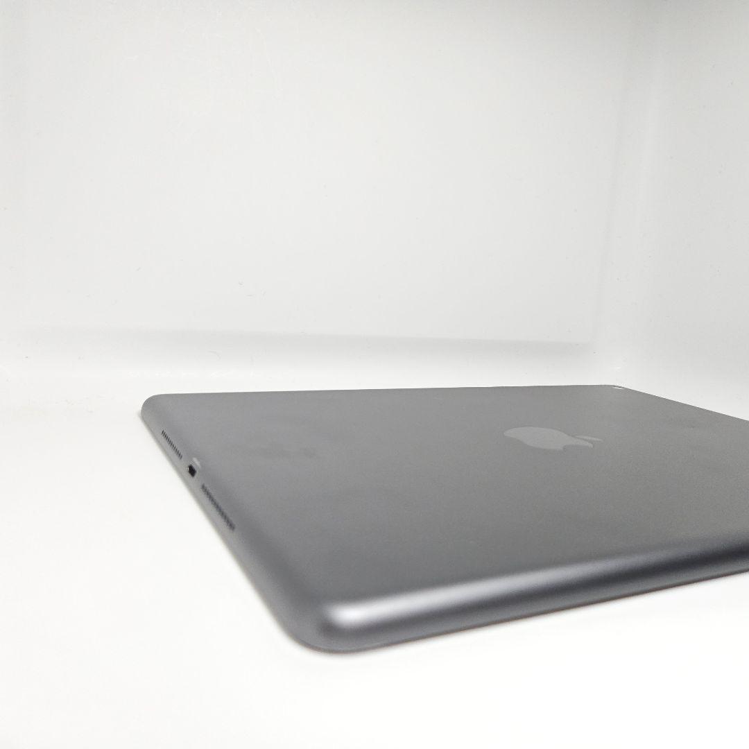 準美品 iPad 第8世代 32GB Wi-Fiモデル MYLC2J/A 本体